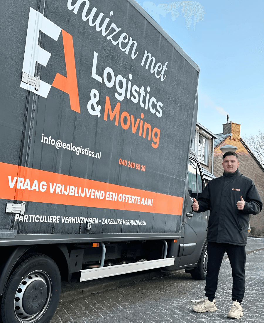 Ervaren verhuizers met moderne verhuiswagen